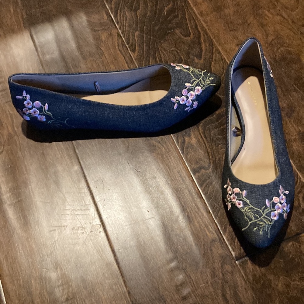 Attention denim with pink flowers flats barely worn size 8 - Picture 2 of 7
